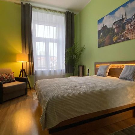 Lublinbnb - Exclusive Family Apartment ------ In The Heart Of Lublin -------------------------------- Bedroom & Living Room & Kitchen Ngoại thất bức ảnh