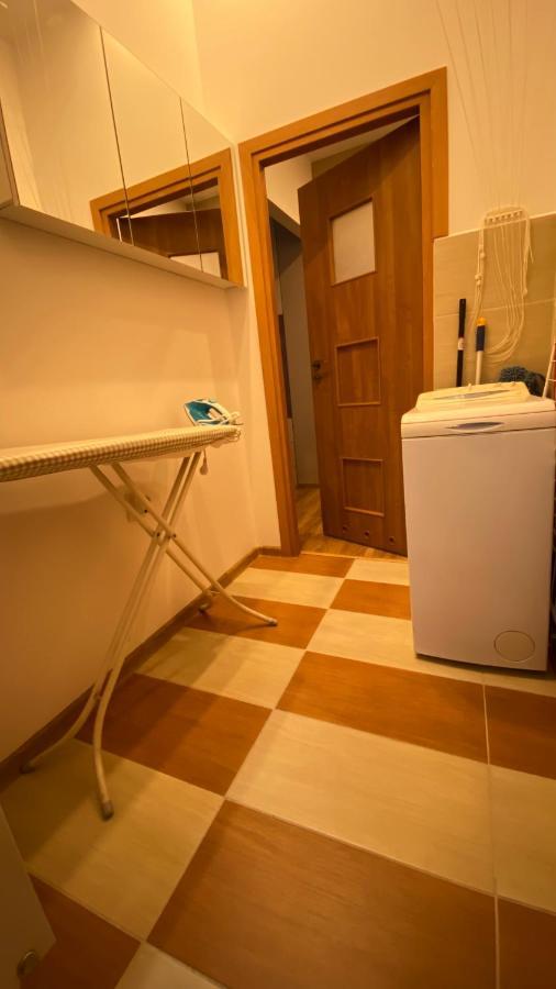 Lublinbnb - Exclusive Family Apartment ------ In The Heart Of Lublin -------------------------------- Bedroom & Living Room & Kitchen Ngoại thất bức ảnh