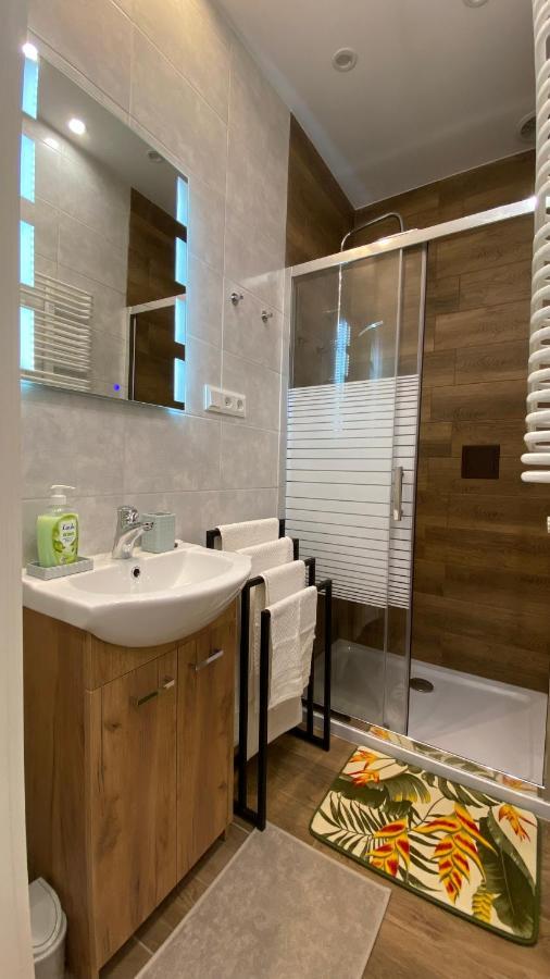 Lublinbnb - Exclusive Family Apartment ------ In The Heart Of Lublin -------------------------------- Bedroom & Living Room & Kitchen Ngoại thất bức ảnh