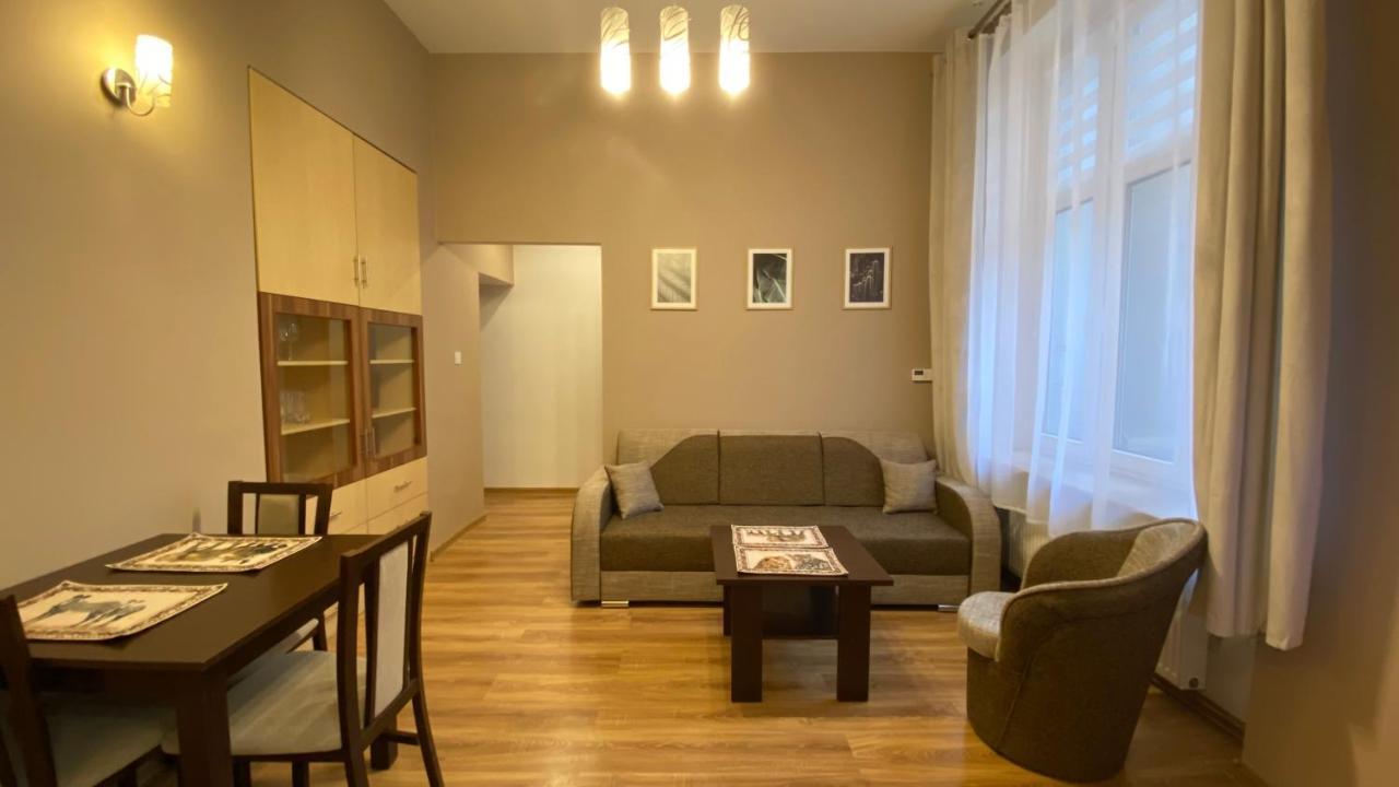 Lublinbnb - Exclusive Family Apartment ------ In The Heart Of Lublin -------------------------------- Bedroom & Living Room & Kitchen Ngoại thất bức ảnh