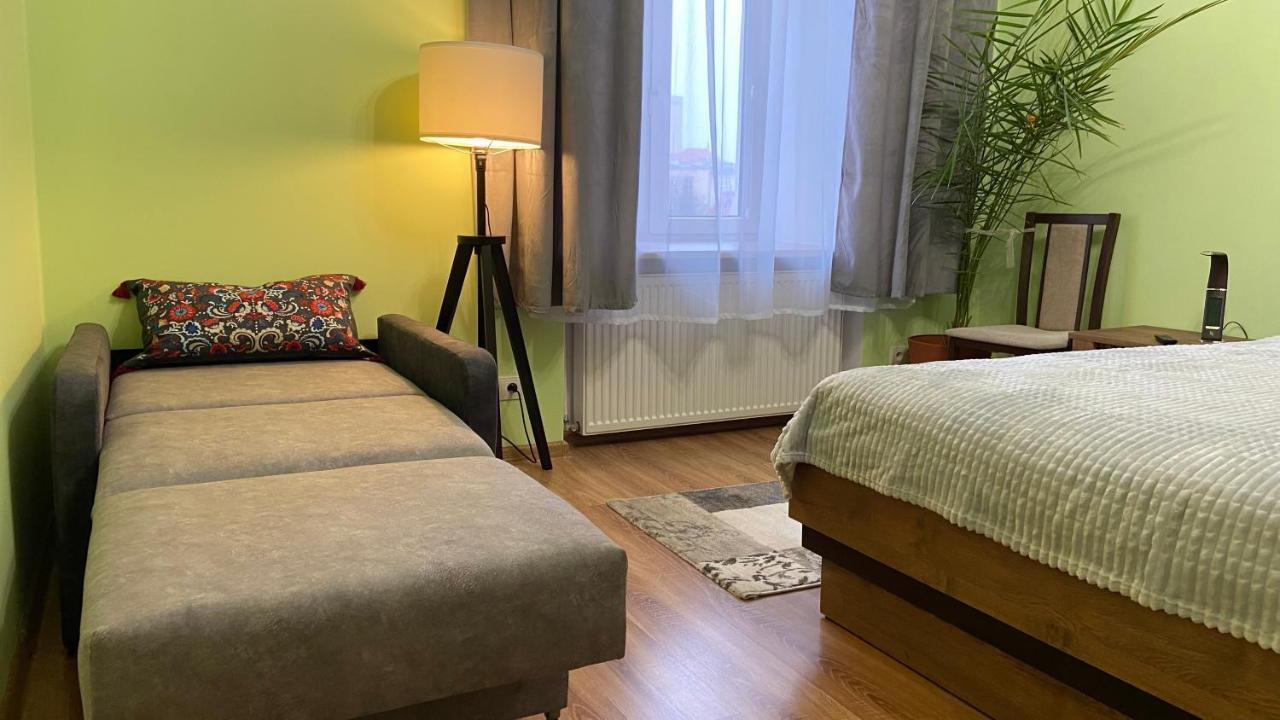 Lublinbnb - Exclusive Family Apartment ------ In The Heart Of Lublin -------------------------------- Bedroom & Living Room & Kitchen Ngoại thất bức ảnh